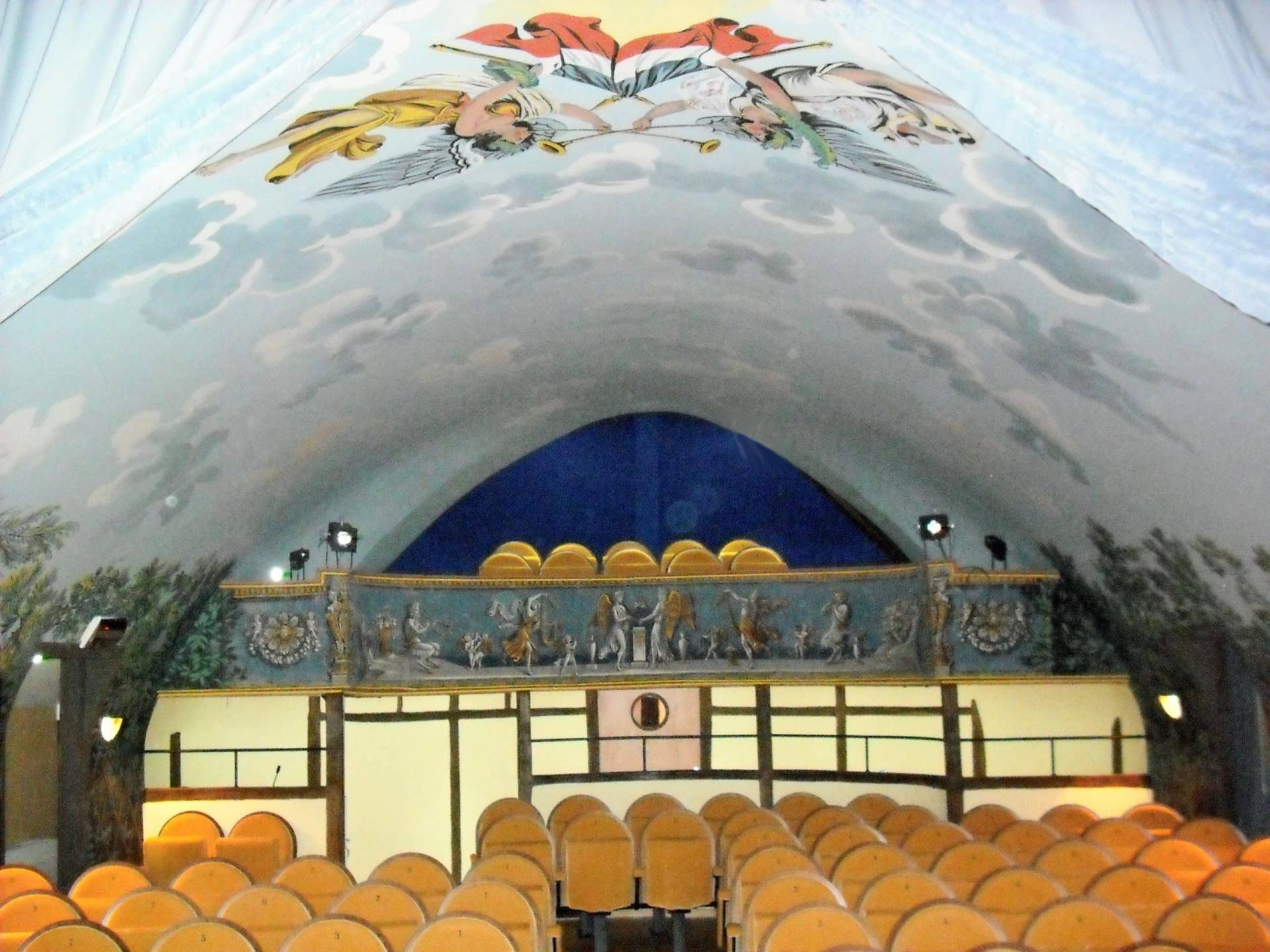 Le theatre perche scaled 1